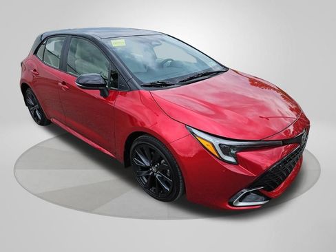 Used 2023 Toyota Corolla XSE FWD image 3
