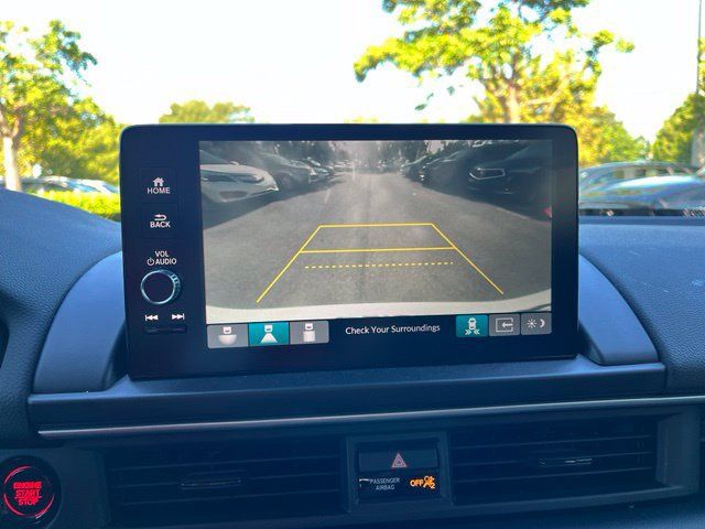 Used 2024 Honda Pilot Touring image 13