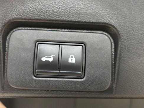 Used 2022 Nissan Rogue SL w/ SL Premium Package image 34