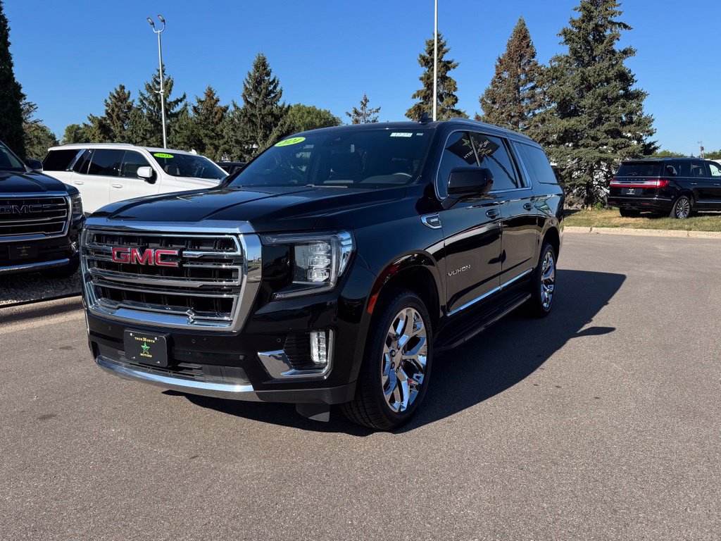 Used 2024 GMC Yukon XL SLT AWD/4WD image 2