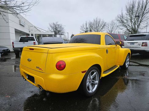 Used 2006 Chevrolet SSR w/ Preferred Equipment Group image 3