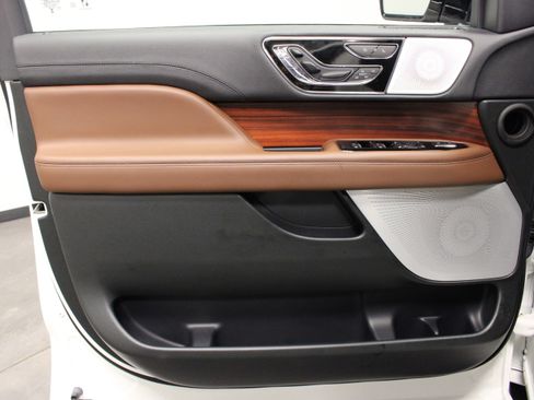 Used 2024 Lincoln Navigator L Reserve AWD/4WD image 22