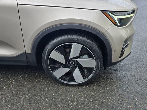 Certified 2023 Volvo XC40 Recharge Ultimate image 9