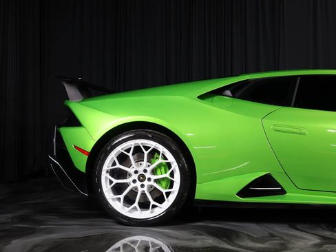 Used 2021 Lamborghini Huracan EVO image 9