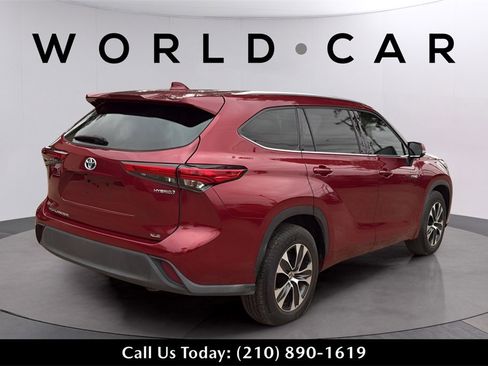 Used 2020 Toyota Highlander XLE image 14