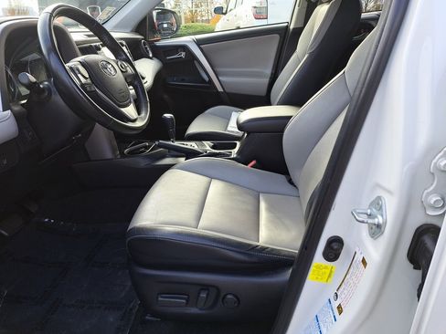 Used 2018 Toyota RAV4 Limited image 27