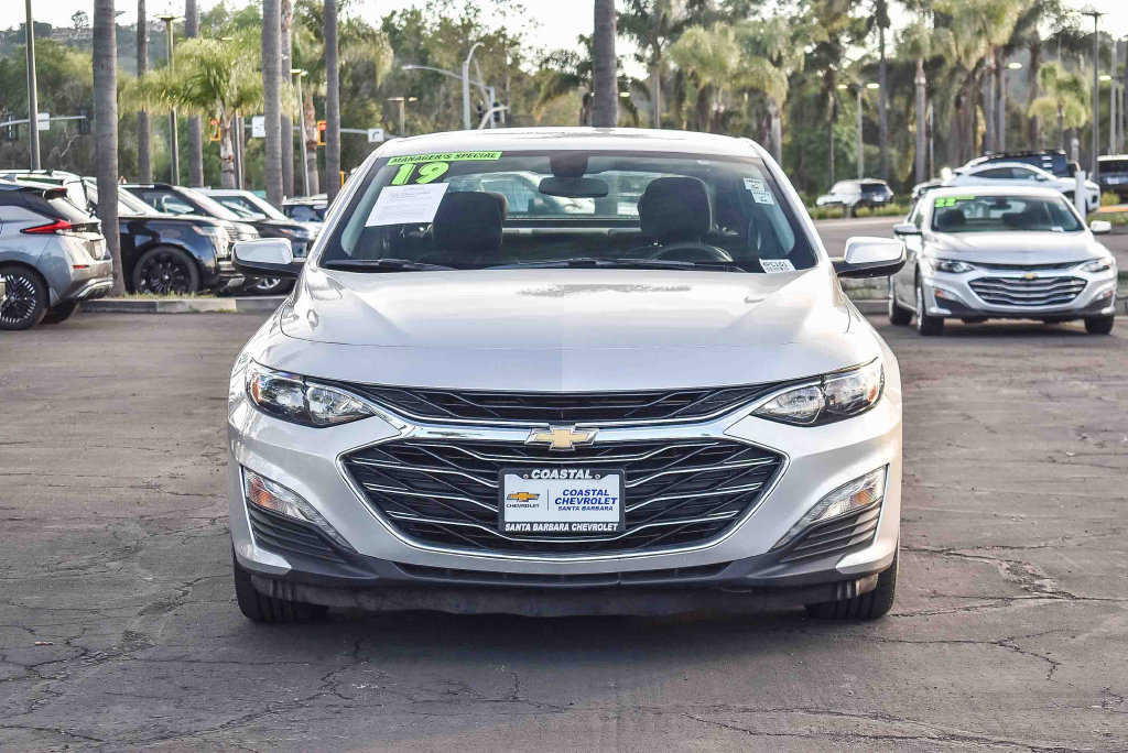 Used 2019 Chevrolet Malibu LT FWD image 2