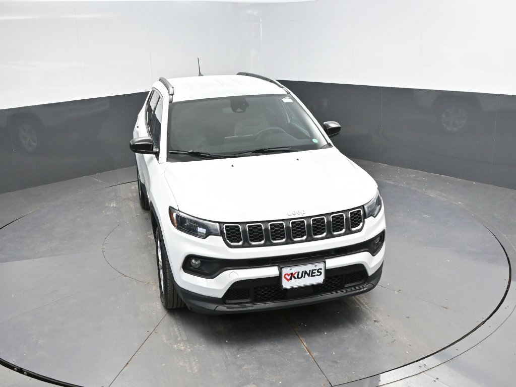 Used 2024 Jeep Compass Latitude AWD/4WD image 25