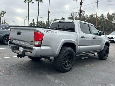 Used 2016 Toyota Tacoma TRD Sport RWD image 3