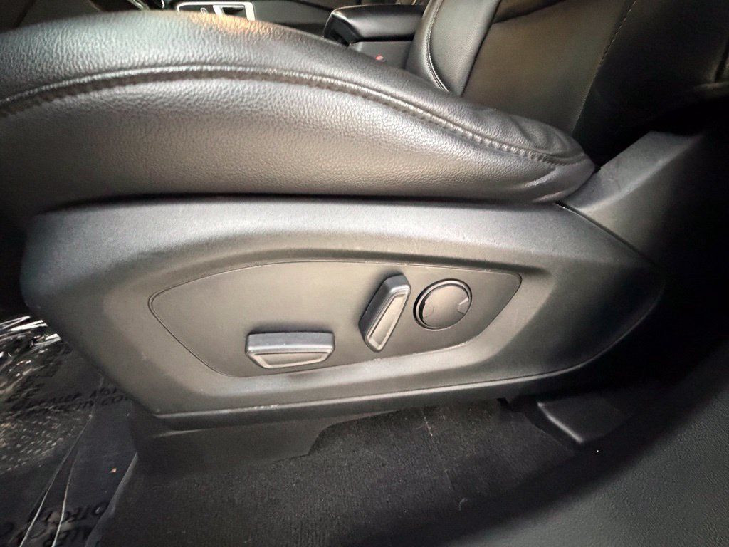 Used 2020 Ford Explorer XLT w/ Equipment Group 202A AWD/4WD image 31