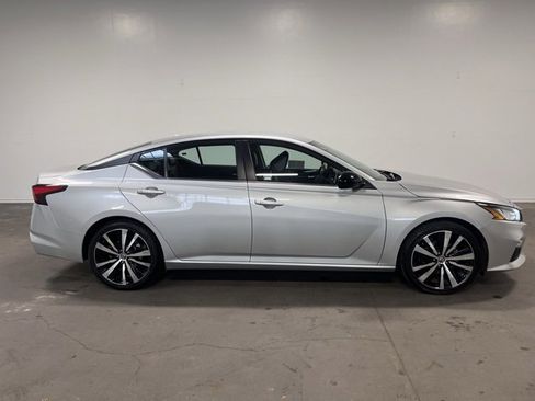 Used 2022 Nissan Altima 2.5 SR image 2