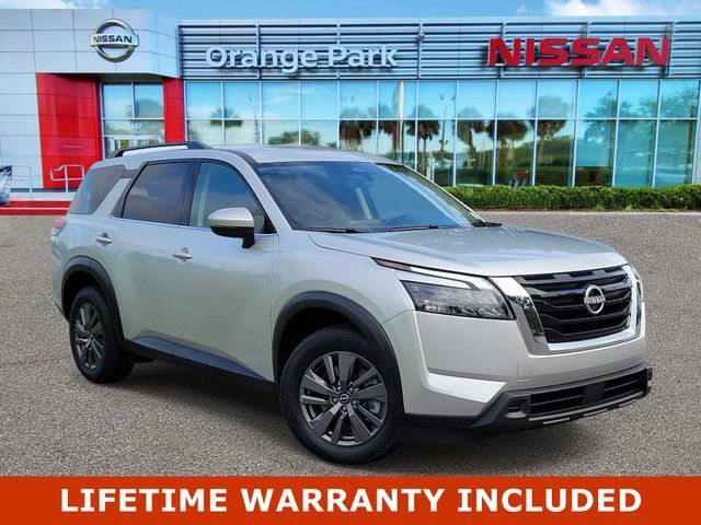 Used 2025 Nissan Pathfinder SV FWD image 1