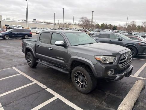 Used 2018 Toyota Tacoma Limited image 1