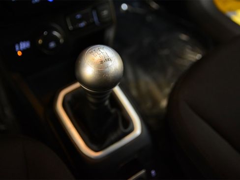 Used 2018 Jeep Renegade Altitude image 23