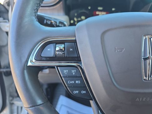 Used 2022 Lincoln Nautilus Reserve image 16