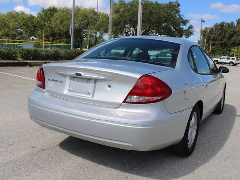 Used 2005 Ford Taurus SE FWD image 5