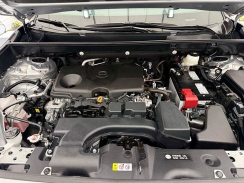 Used 2025 Toyota RAV4 XLE AWD/4WD image 9