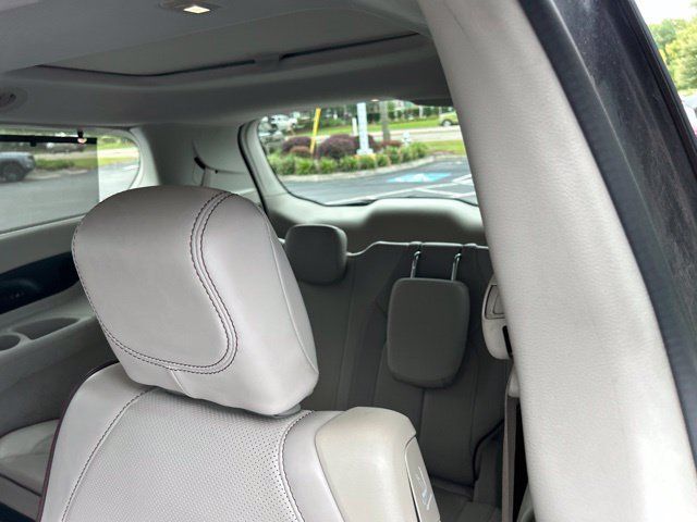 Used 2017 Chrysler Pacifica Limited FWD image 19