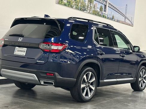 Used 2024 Honda Pilot Touring image 4