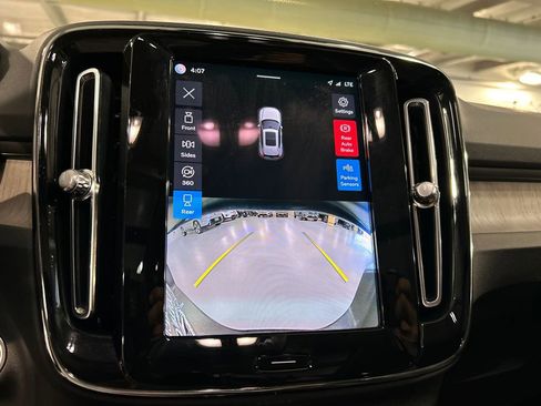 Certified 2023 Volvo XC40 B5 Plus w/ Driver Assist Package AWD/4WD image 17