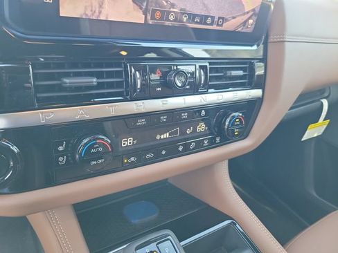 New 2026 Nissan Pathfinder Platinum FWD image 31
