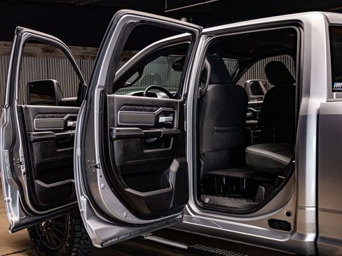 Used 2024 RAM 3500 Big Horn w/ Sport Appearance Package image 30