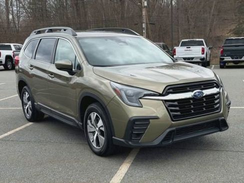 Used 2025 Subaru Ascent Premium AWD/4WD image 2