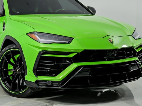 Used 2021 Lamborghini Urus AWD/4WD image 3