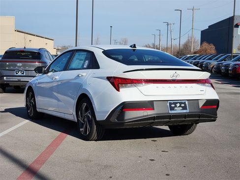 New 2025 Hyundai Elantra SEL image 5