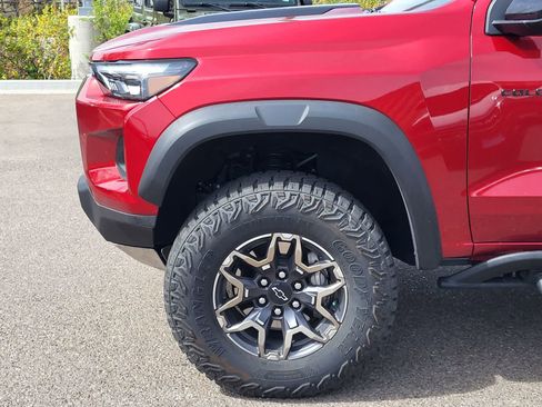 Used 2025 Chevrolet Colorado ZR2 w/ Technology Package AWD/4WD image 8