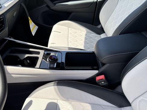 New 2026 Volkswagen Tiguan SEL R-Line AWD/4WD image 24