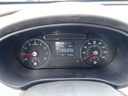 Used 2017 Kia Sorento LX w/ LX Convenience Package image 8