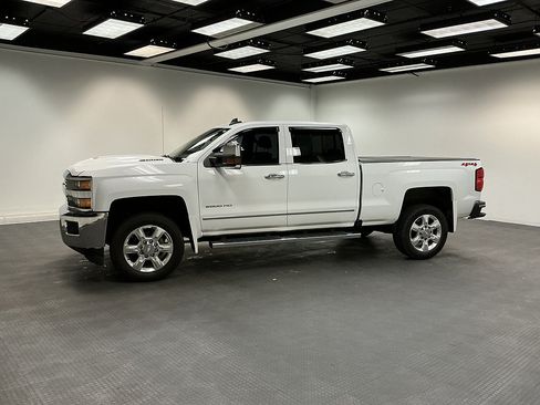 Used 2019 Chevrolet Silverado 2500 LTZ w/ Duramax Plus Package AWD/4WD image 2