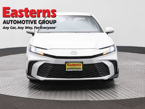 Used 2025 Toyota Camry SE FWD image 2