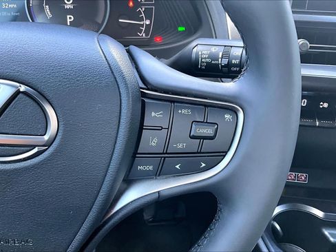 Used 2024 Lexus UX 250h F Sport FWD image 23