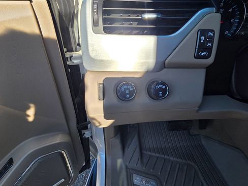 Used 2018 GMC Yukon SLT w/ Premium Edition AWD/4WD image 25