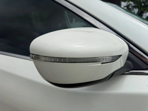Used 2015 Nissan Rogue SV AWD/4WD image 9