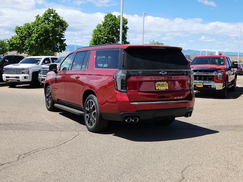 New 2026 Chevrolet Suburban RST w/ RST Capability Package AWD/4WD image 3