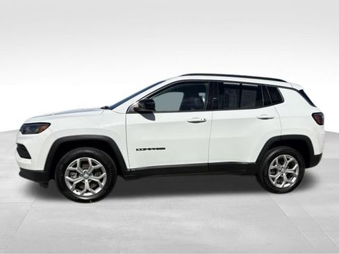 Used 2024 Jeep Compass Latitude AWD/4WD image 12