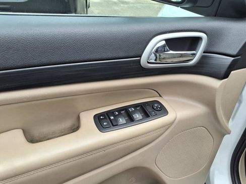 Used 2022 Jeep Grand Cherokee Laredo E image 16