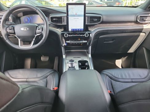 Used 2023 Ford Explorer Platinum w/ Technology Package AWD/4WD image 17