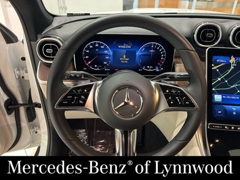 Used 2025 Mercedes-Benz GLC 350e 4MATIC image 10