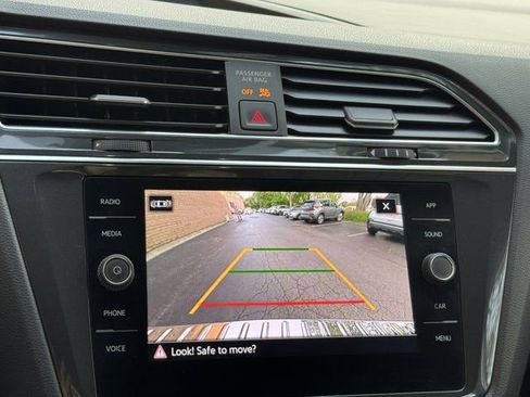 Used 2022 Volkswagen Tiguan SE AWD/4WD image 22
