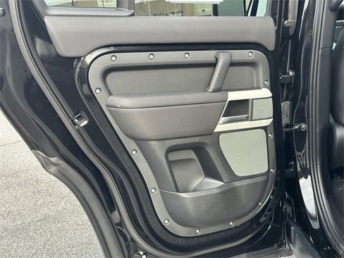 Used 2024 Land Rover Defender 130 S image 22
