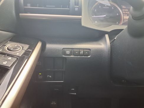 Used 2018 Lexus IS 300 w/ Premium Package RWD image 31