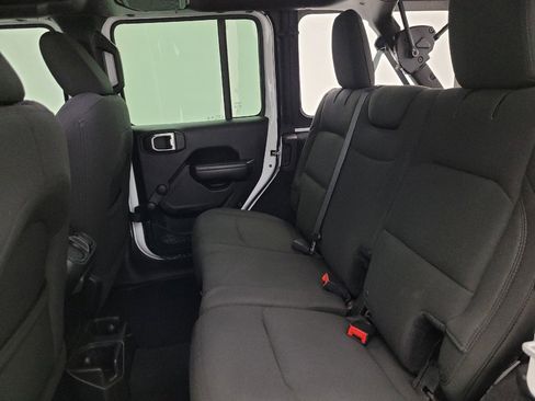 Used 2018 Jeep Wrangler Unlimited Sport AWD/4WD image 18