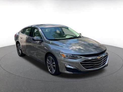 Used 2024 Chevrolet Malibu LT image 3