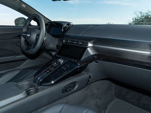 Used 2025 Aston Martin V8 Vantage Coupe RWD image 15