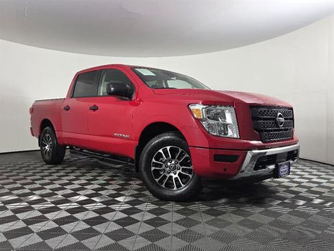 Used 2024 Nissan Titan SV w/ SV Convenience Package image 1