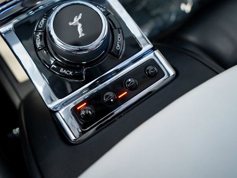 Used 2019 Rolls-Royce Phantom Sedan RWD image 41